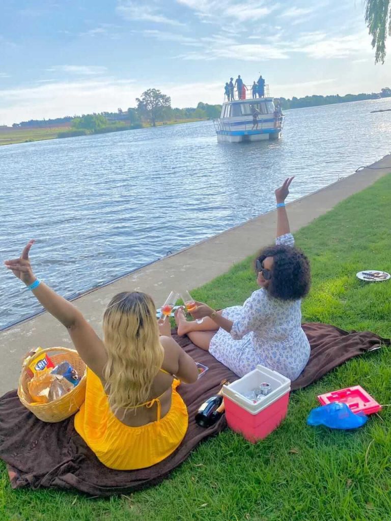 Vaal River resort picnic